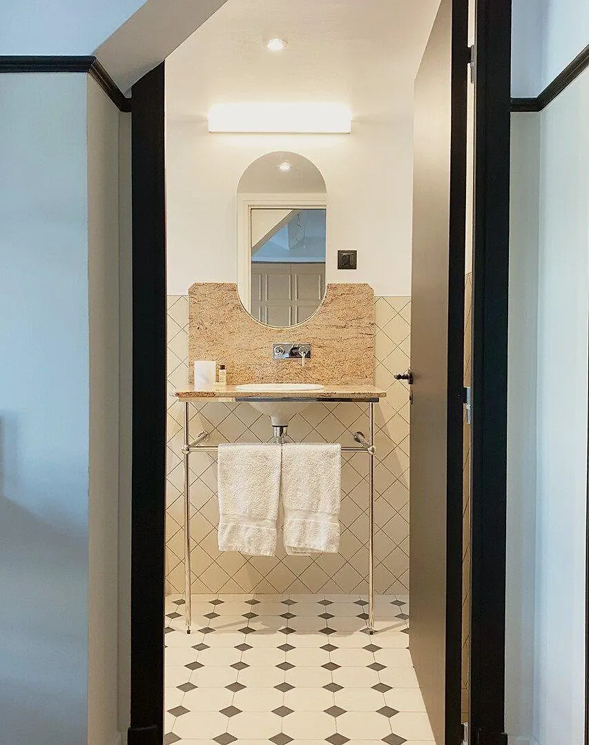 New Lafayette Hotel 4*