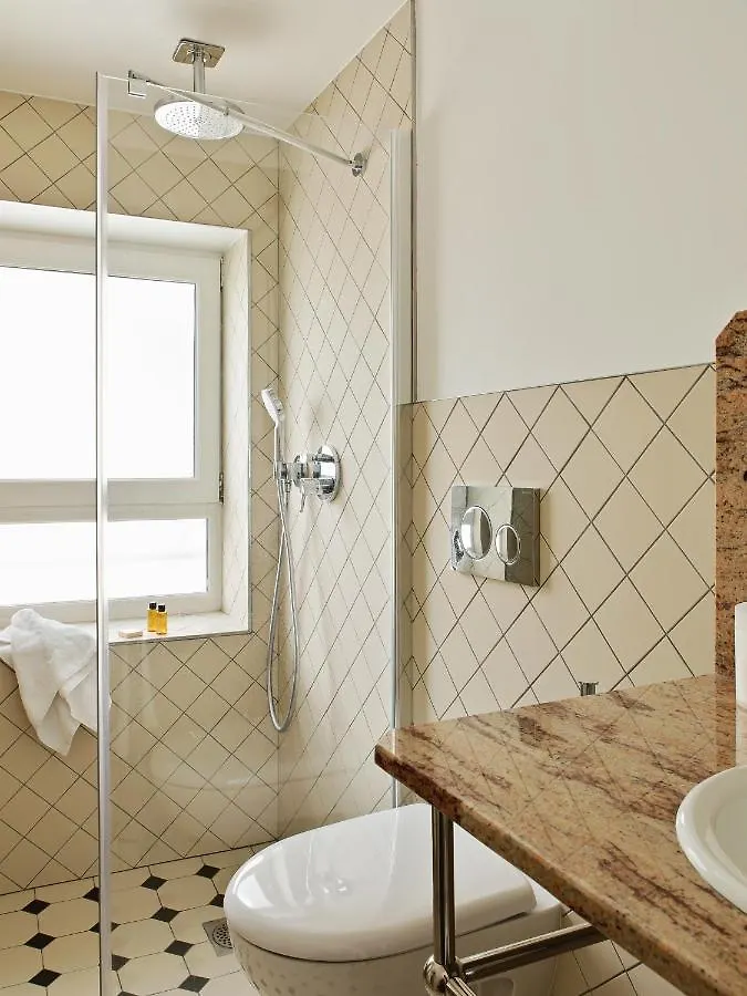 New Lafayette Hotel 4*