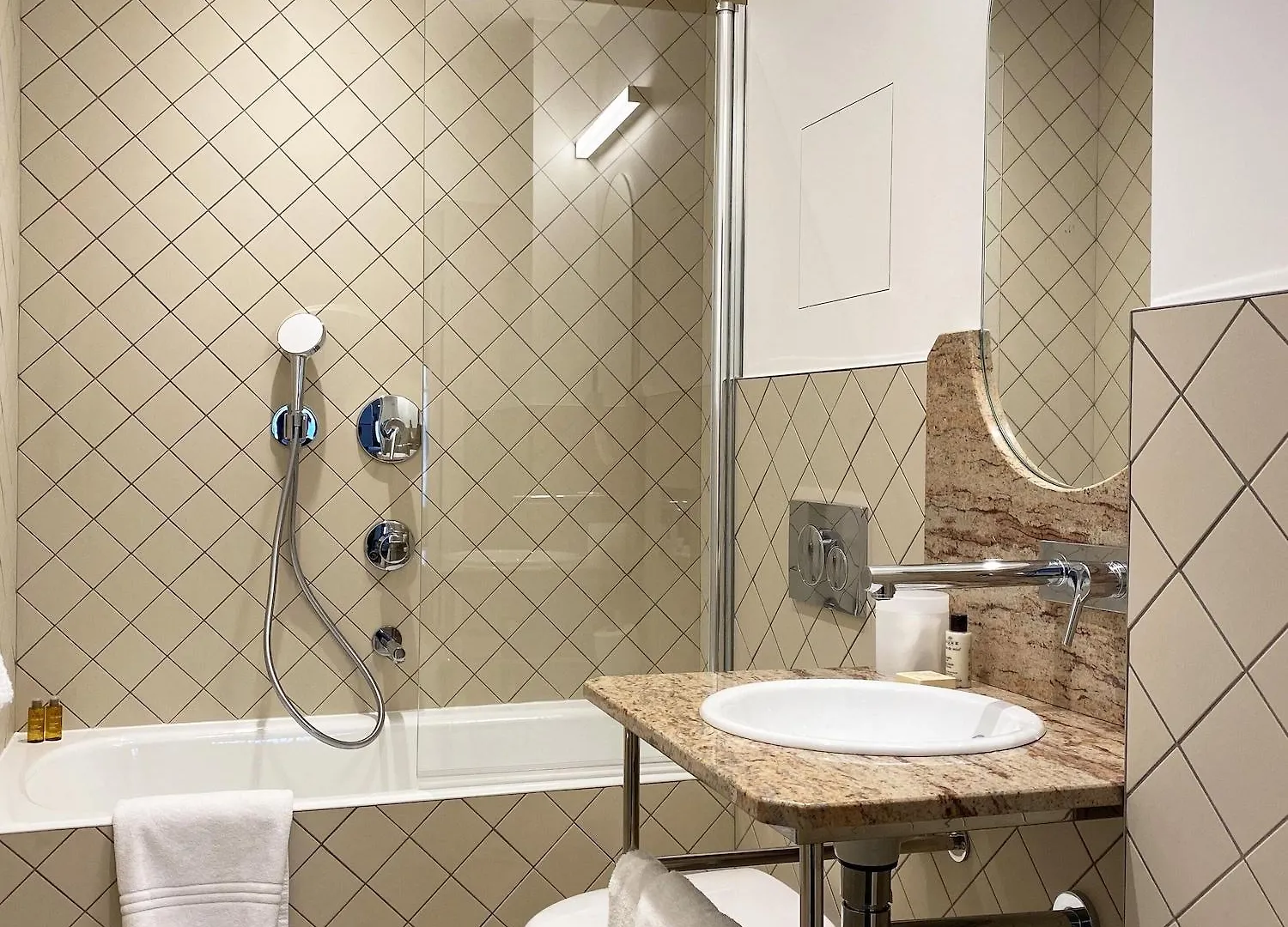 New Lafayette Hotel 4*